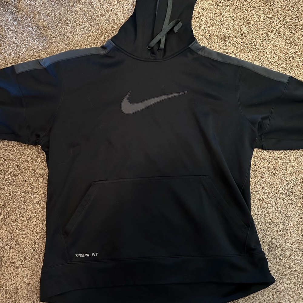 Nike thermal fit size XL KIDS.